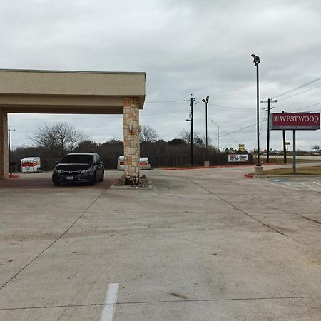 Westwood Inn By Oyo Gonzales Tx Exteriör bild