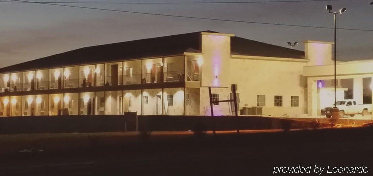 Westwood Inn By Oyo Gonzales Tx Exteriör bild