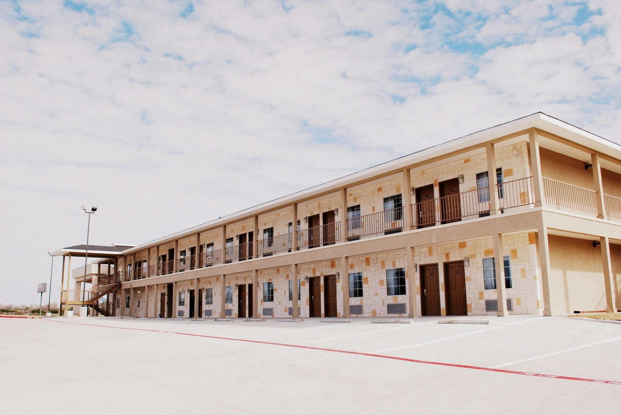 Westwood Inn By Oyo Gonzales Tx Exteriör bild